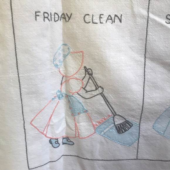 Hand embroidered days of the week wall decoration - Picture 6 of 6